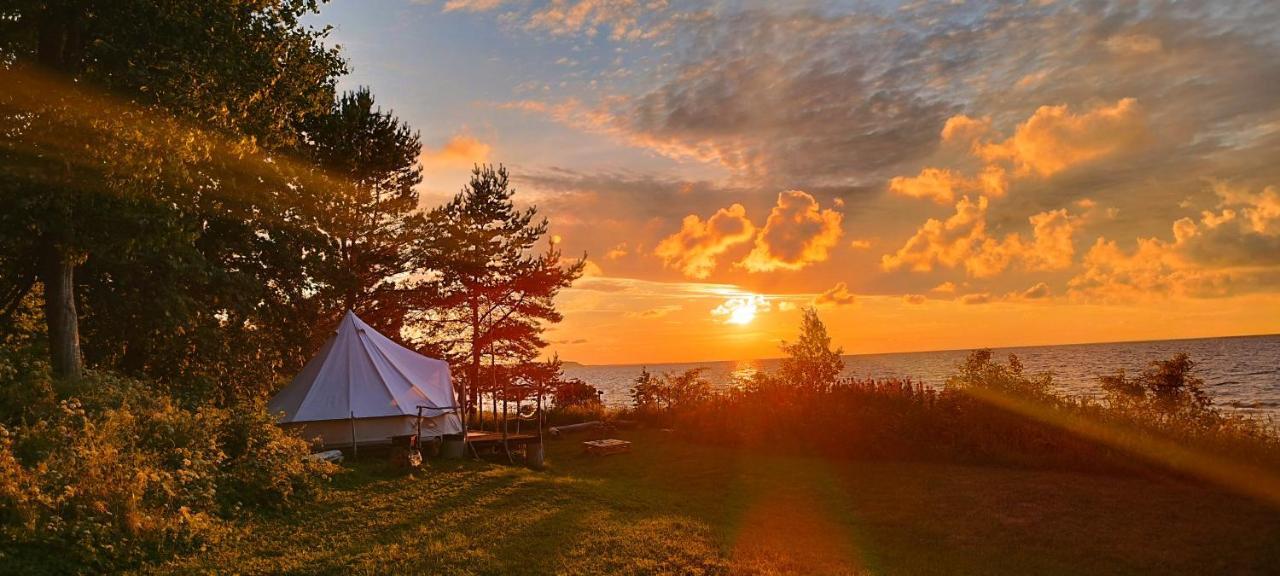 Mereaeaere Glamping Ja Rannamaja Liimala Exteriör bild