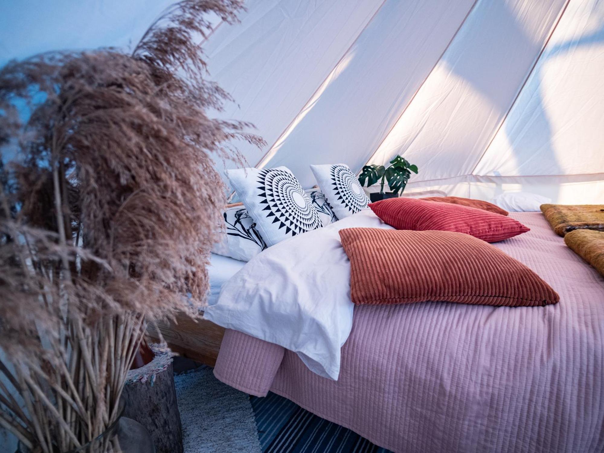 Mereaeaere Glamping Ja Rannamaja Liimala Exteriör bild