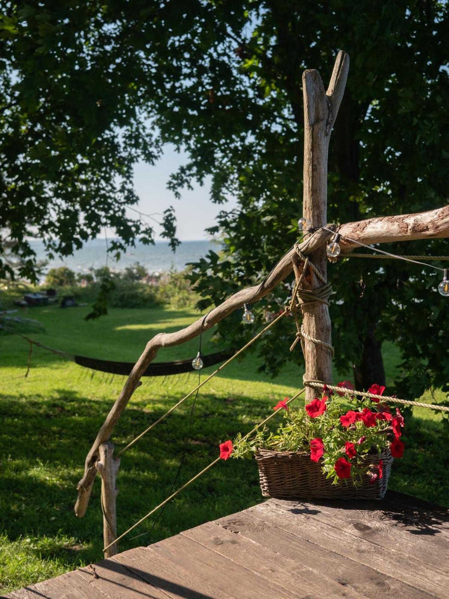 Mereaeaere Glamping Ja Rannamaja Liimala Exteriör bild